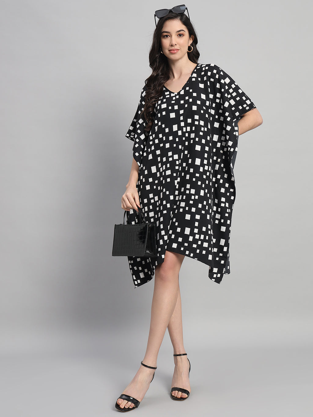 Curvydrobe Womens Black Geometric Print Kaftan V Neck