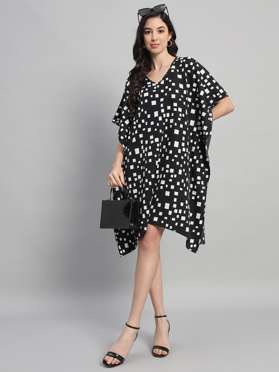 Curvydrobe Womens Black Geometric Print Kaftan V Neck