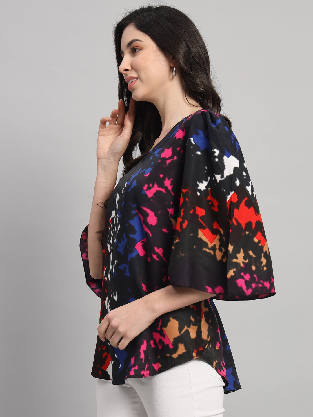 Curvydobe Womens Black Printed V-Neck Top