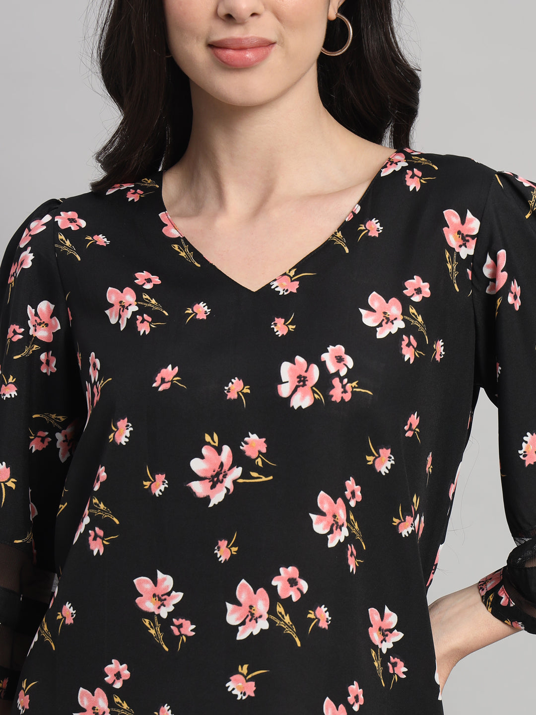 Curvydobe Womens black Floral Print V-Neck Top