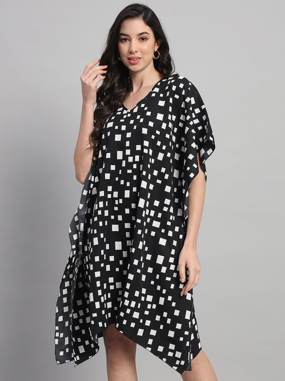 Curvydrobe Womens Black Geometric Print Kaftan V Neck