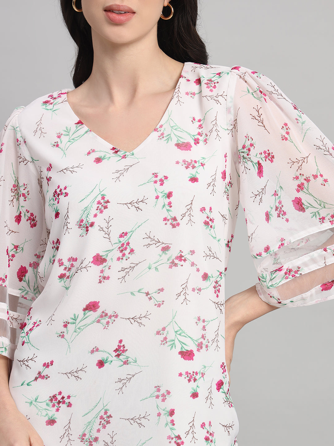 Curvydobe Womens White Floral Print V-Neck Top