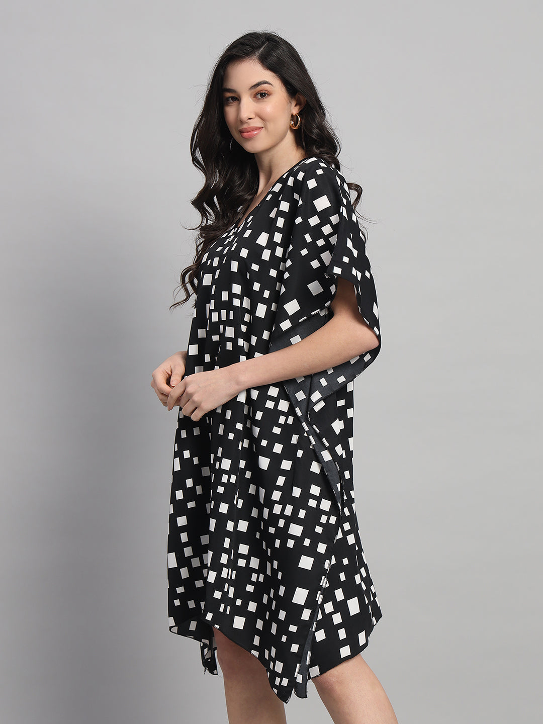 Curvydrobe Womens Black Geometric Print Kaftan V Neck