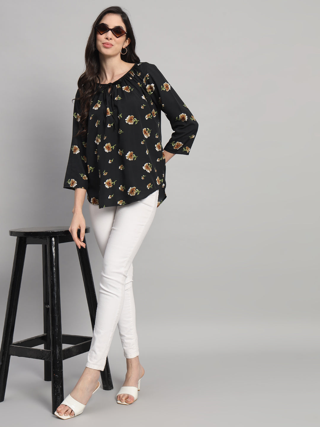 Curvydobe Womens Black Floral Print V-Neck Top
